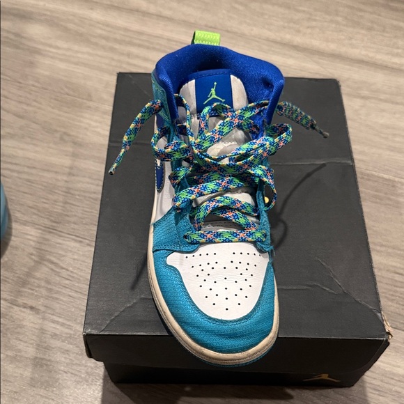 Nike Kids Shoes Blue and White - Picture 2 of 5